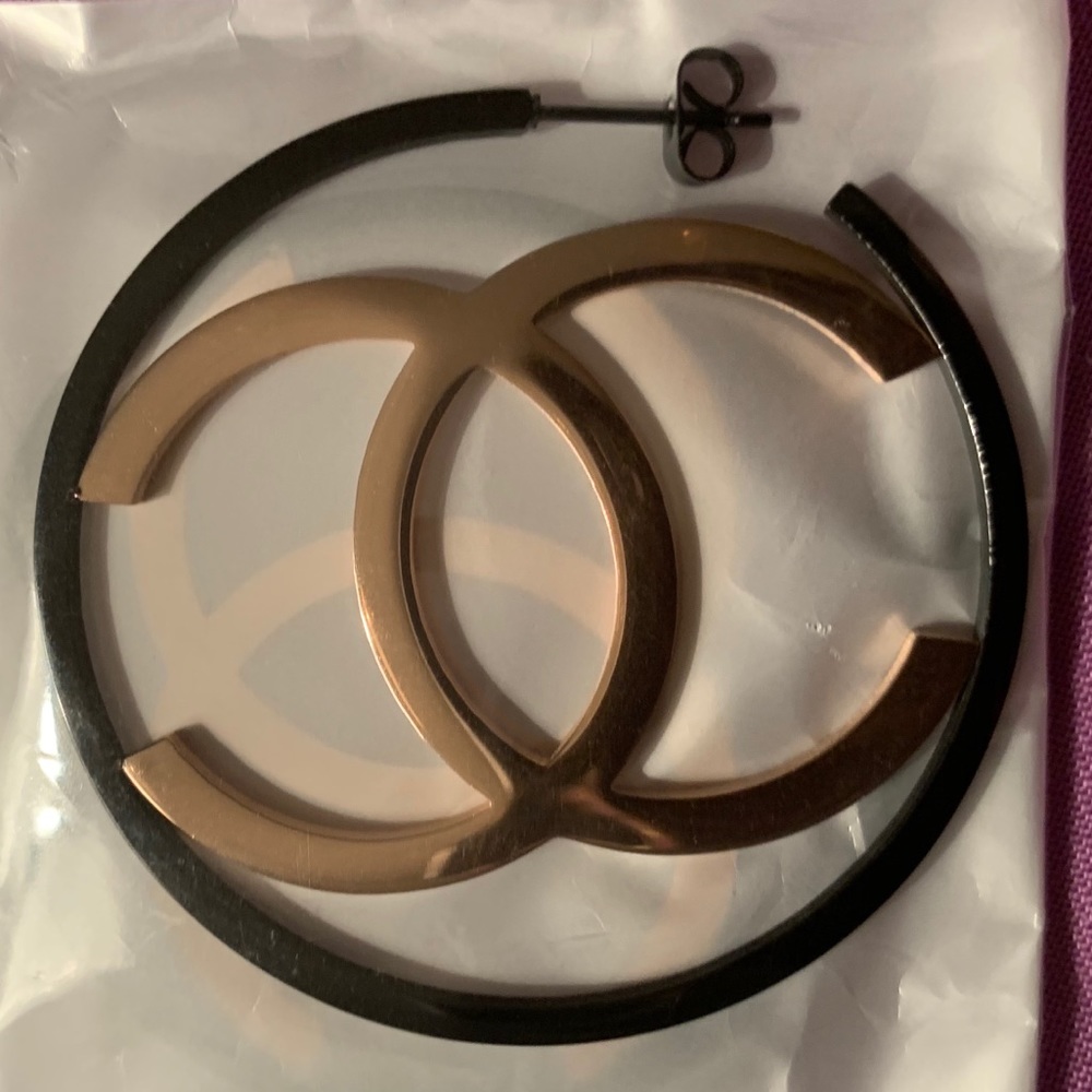 ⭐️ Beautiful Rose Gold And Black Hoops